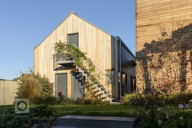 add picture to album