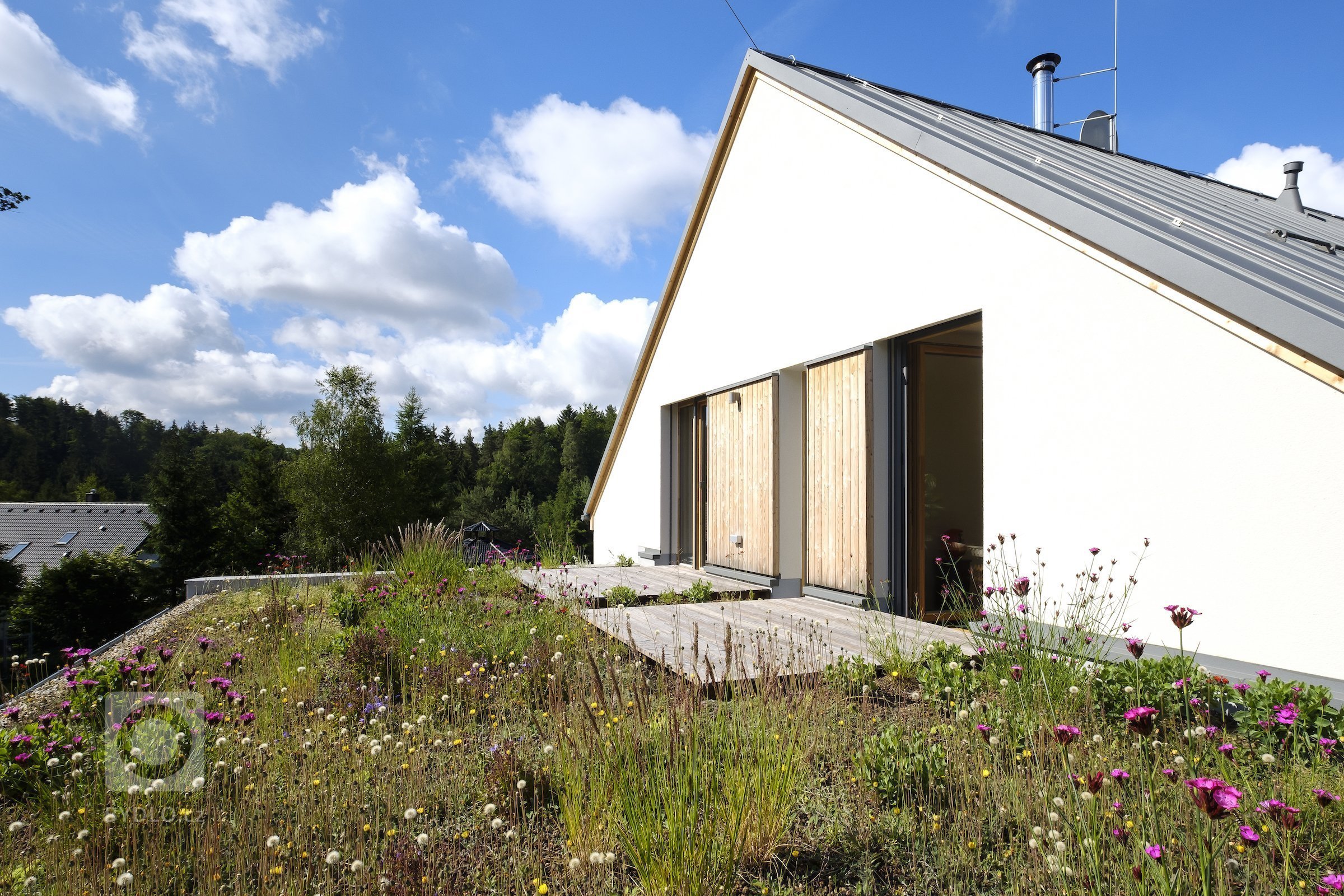 Koncepce rodinného domu s&nbsp;permakulturní zahradou pro japonsko-český manželský pár je vedena snahou o&nbsp;jednoduché, funkční a kultivované řešení, které…