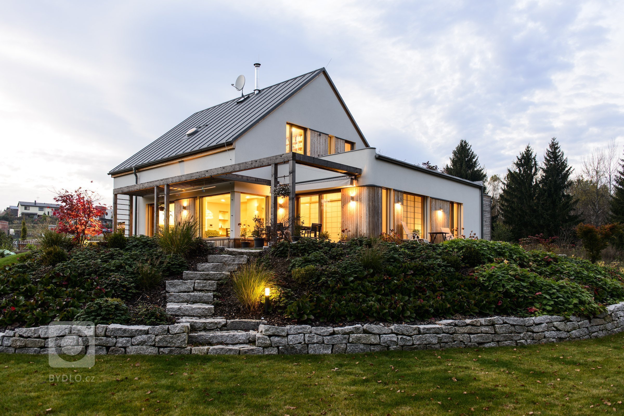 Koncepce rodinného domu s&nbsp;permakulturní zahradou pro japonsko-český manželský pár je vedena snahou o&nbsp;jednoduché, funkční a kultivované řešení, které…