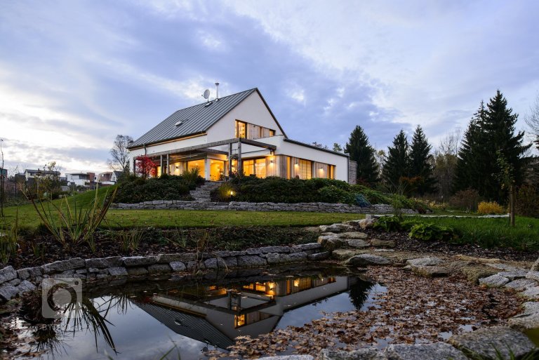 add picture to album