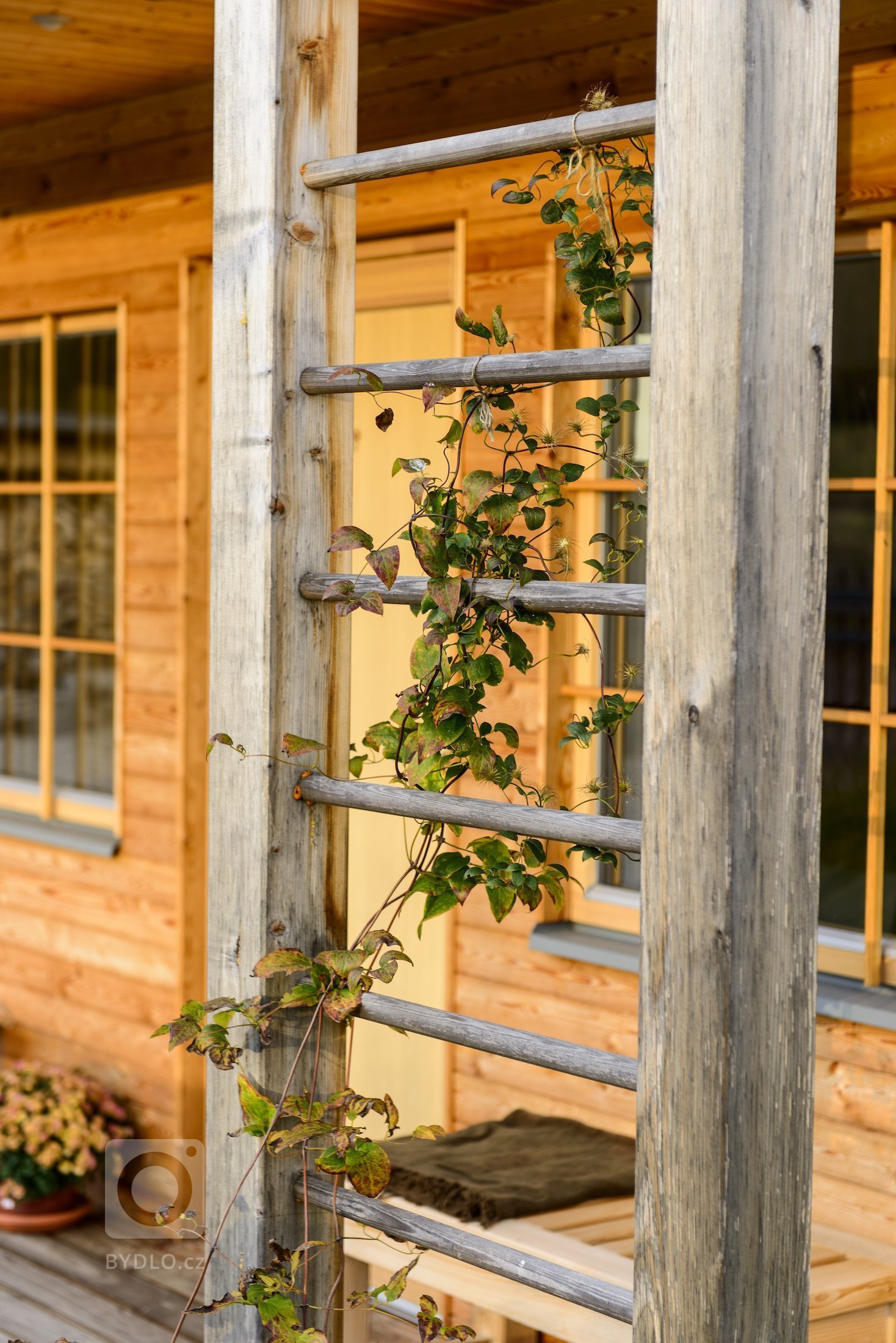 Koncepce rodinného domu s&nbsp;permakulturní zahradou pro japonsko-český manželský pár je vedena snahou o&nbsp;jednoduché, funkční a kultivované řešení, které…