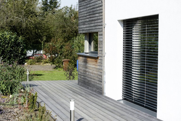 add picture to album