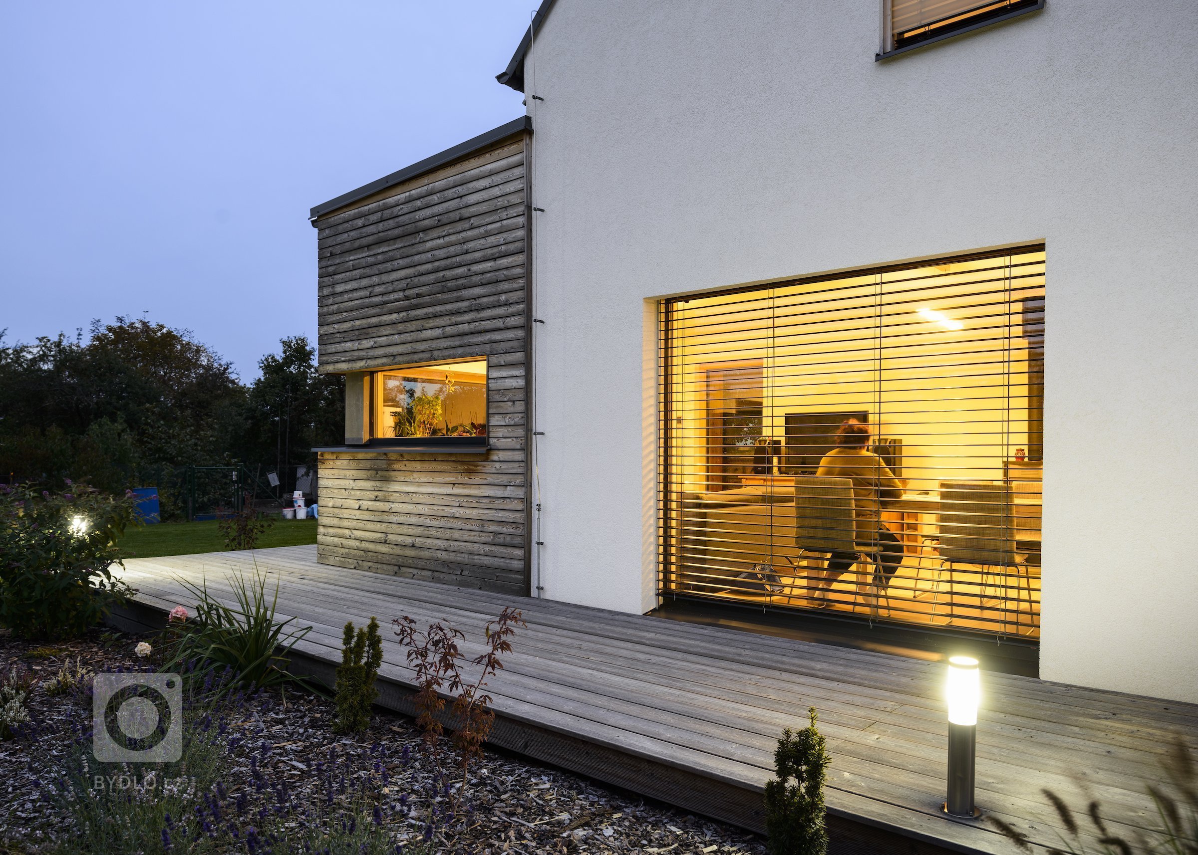 Rodinný dům s přízemím a obytným podkrovím pro manželský pár se dvěma menšími dětmi. Jedná se o moderní skeletovou dřevostavbu s difúzně otevřenou skladbou…