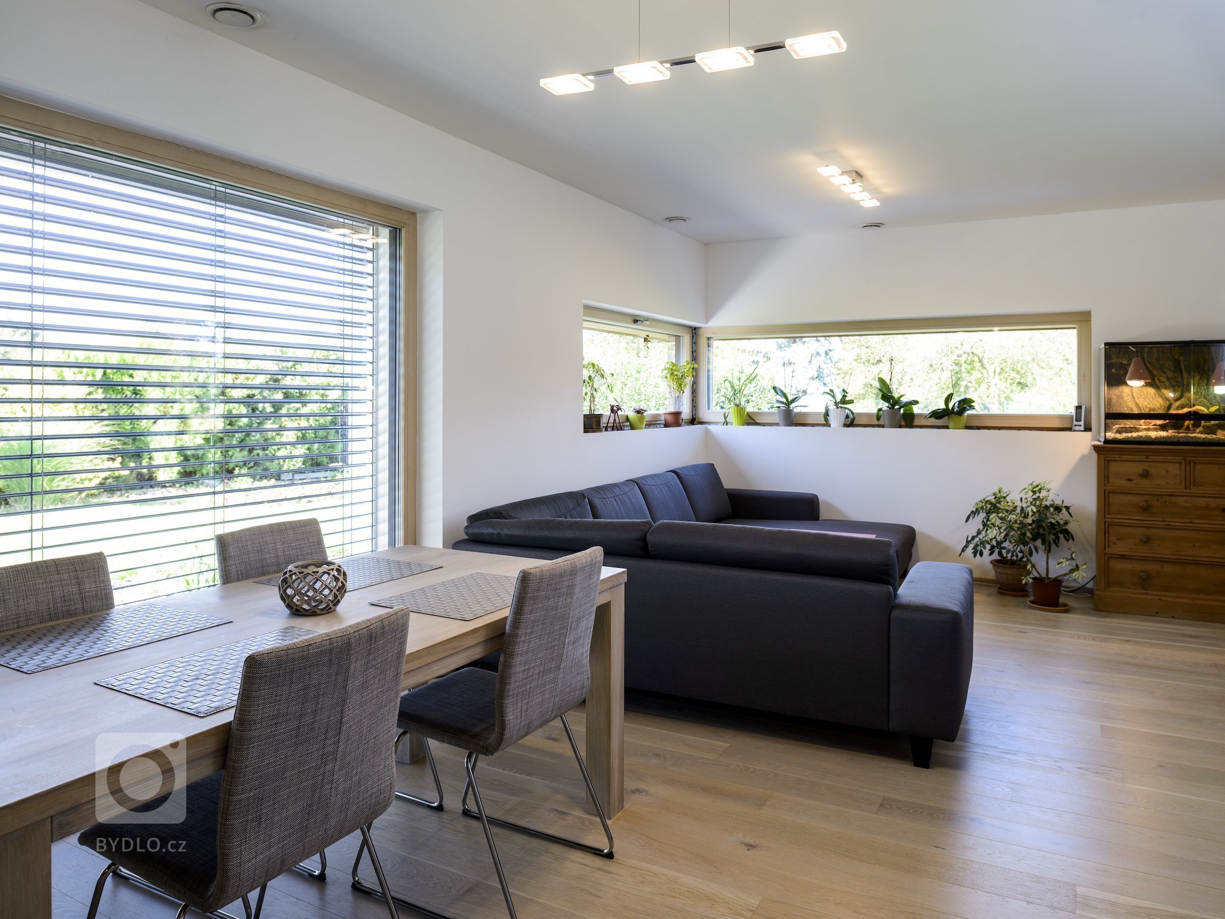 Rodinný dům s přízemím a obytným podkrovím pro manželský pár se dvěma menšími dětmi. Jedná se o moderní skeletovou dřevostavbu s difúzně otevřenou skladbou…