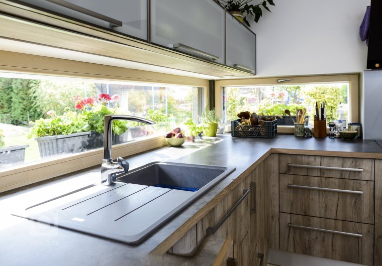 add picture to album