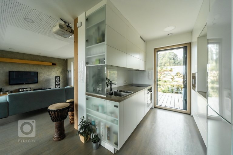 add picture to album