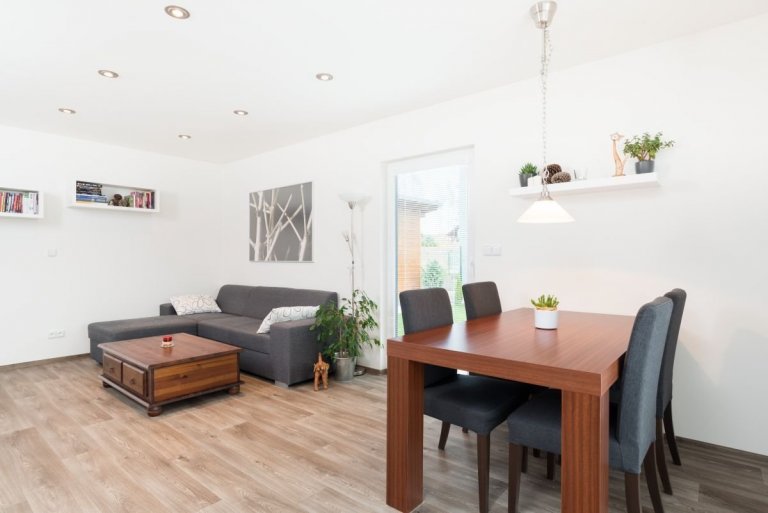 Bungalov&nbsp;MS 04&nbsp;o dispozici 4+kk a užitné ploše 91 m2&nbsp;je postaven na svažitém pozemku s&nbsp;výhodnou orientací ke světovým stranám, kde je…