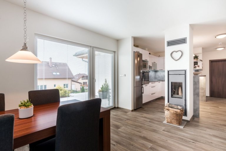 Bungalov&nbsp;MS 04&nbsp;o dispozici 4+kk a užitné ploše 91 m2&nbsp;je postaven na svažitém pozemku s&nbsp;výhodnou orientací ke světovým stranám, kde je…