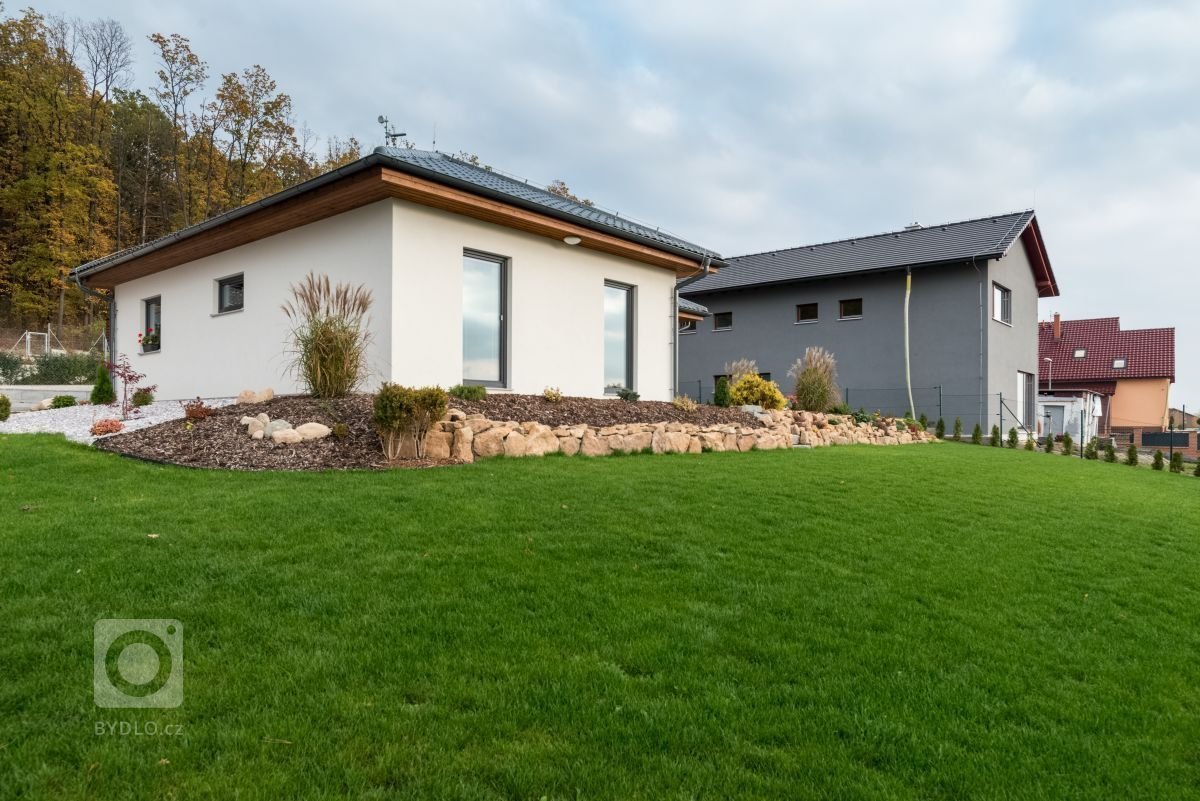 Bungalov&nbsp;MS 04&nbsp;o dispozici 4+kk a užitné ploše 91 m2&nbsp;je postaven na svažitém pozemku s&nbsp;výhodnou orientací ke světovým stranám, kde je…