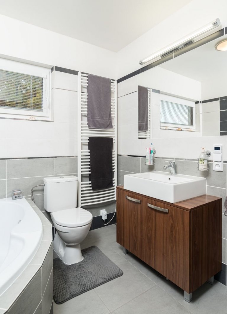 Bungalov&nbsp;MS 04&nbsp;o dispozici 4+kk a užitné ploše 91 m2&nbsp;je postaven na svažitém pozemku s&nbsp;výhodnou orientací ke světovým stranám, kde je…