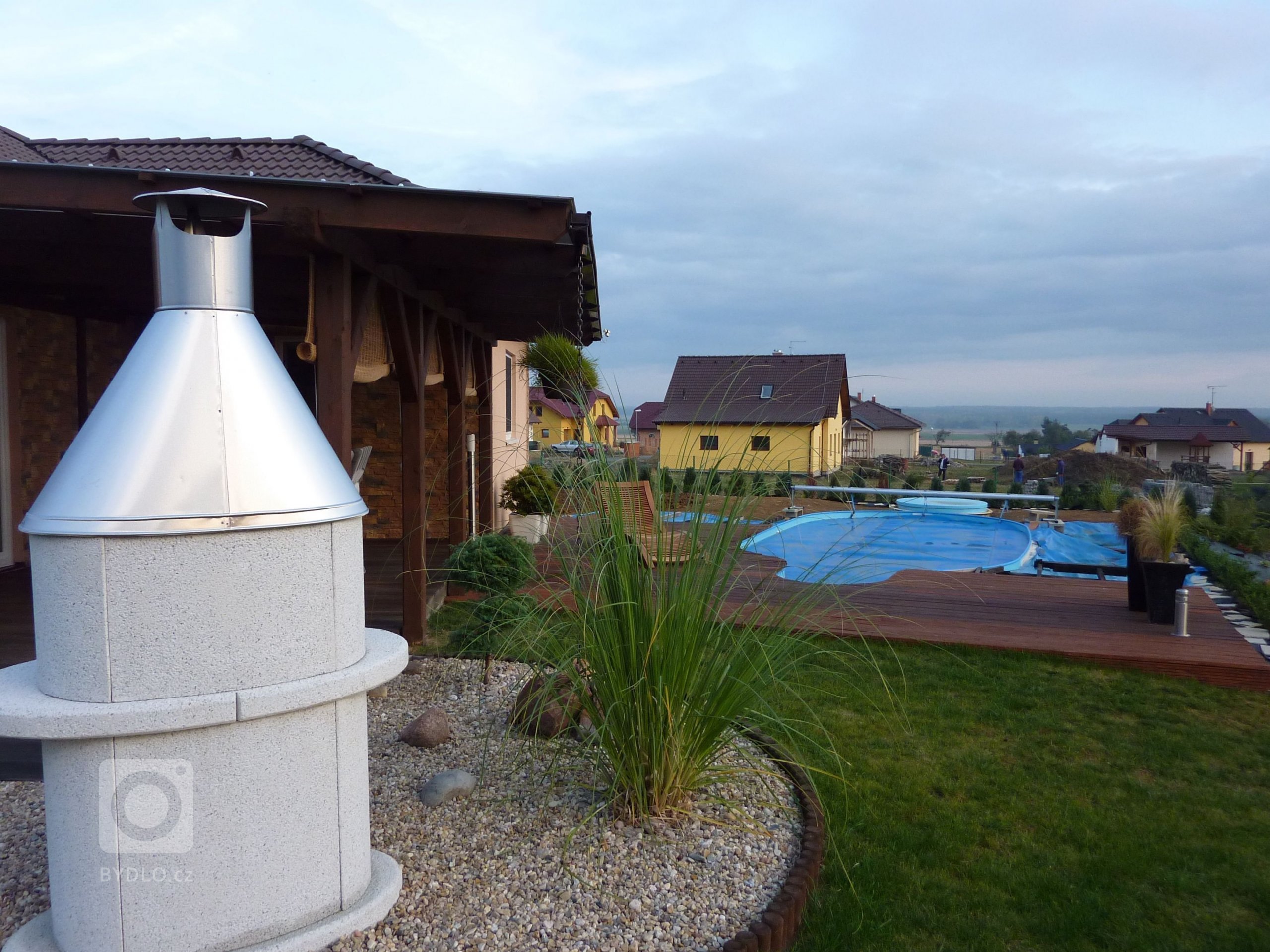 Bungalov&nbsp;MS 07&nbsp;postavený na rovinatém pozemku má dispozici 4+kk + garáž a jeho užitná plocha včetně garáže činí 126 m2. Typ MS 07 je větší dům s&nbsp…