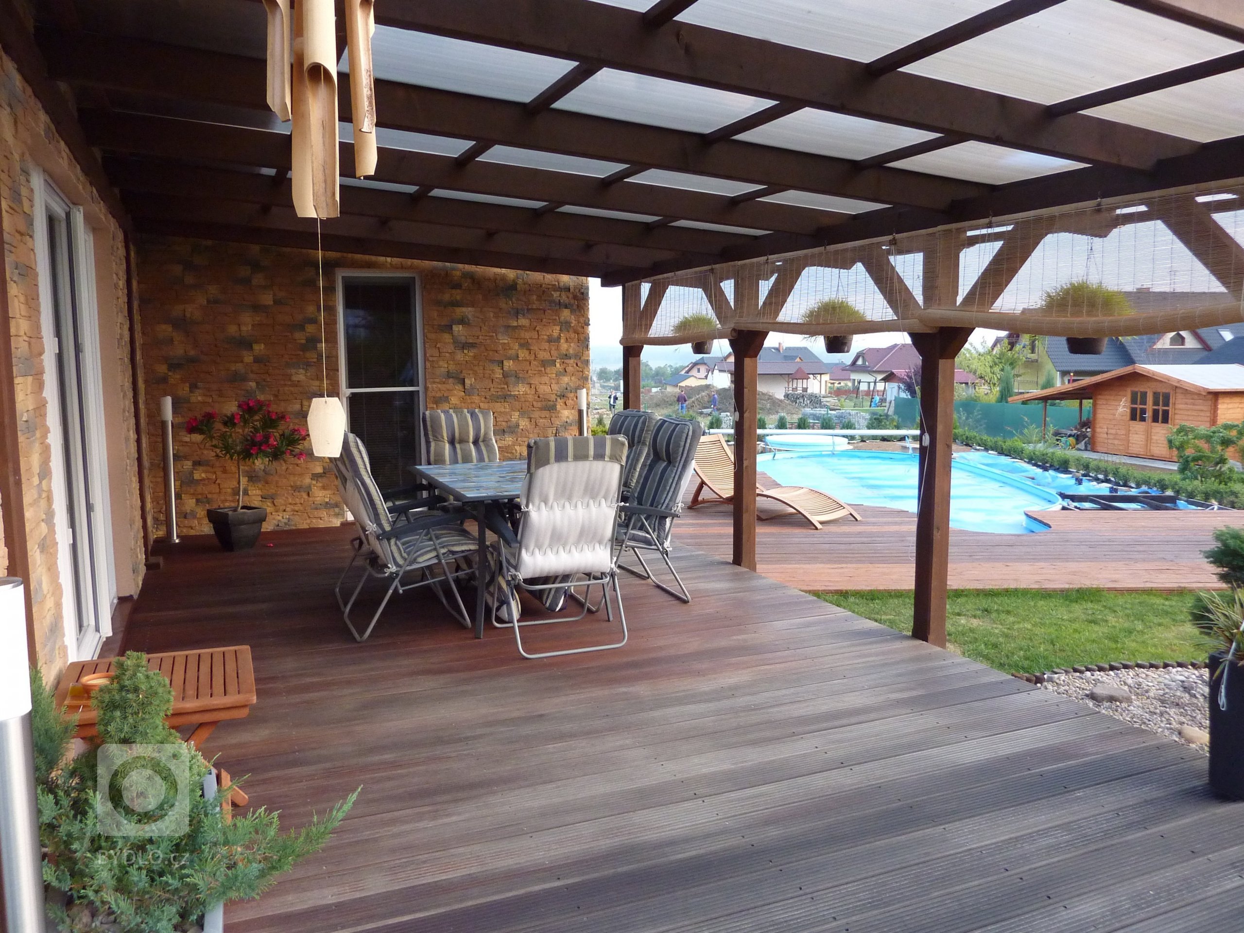 Bungalov&nbsp;MS 07&nbsp;postavený na rovinatém pozemku má dispozici 4+kk + garáž a jeho užitná plocha včetně garáže činí 126 m2. Typ MS 07 je větší dům s&nbsp…