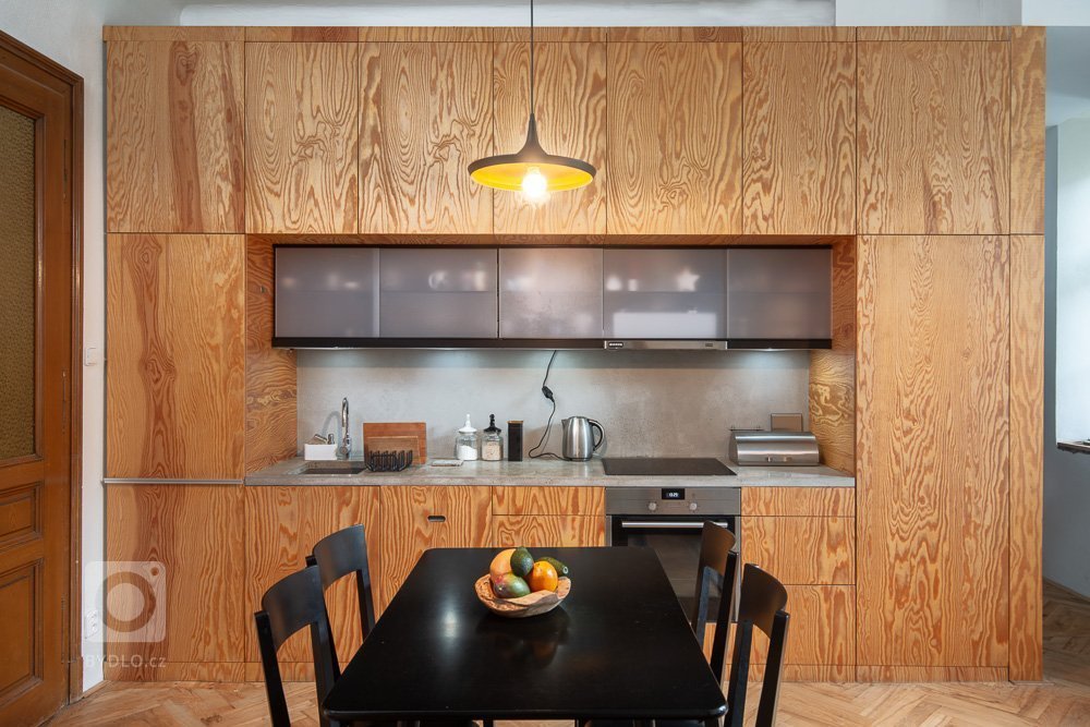 Do moderního bytu v centru Brna jsme vyráběli několik designových kovových prvků a větších konstrukcí. Vzhledem k atypickým parametrům bylo nutné navrhnout a…