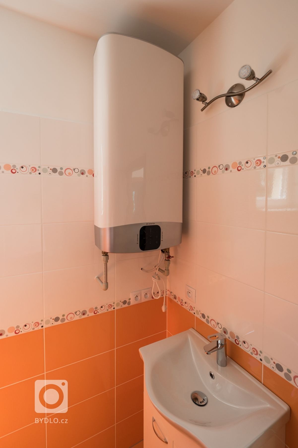 Dřevostavbu o zastavěné ploše 54m2 a půdorysu 6x9m jsme letos v&nbsp;létě postavili v&nbsp;obci Šťáhlavy a bude využívána jako rekreační objekt. Výstavba…