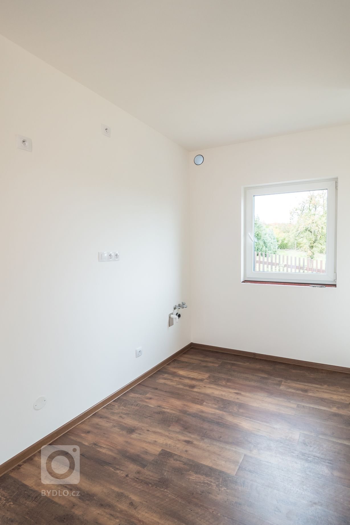 Předaná dřevostavba Easy 64 v&nbsp;obci Zdemyslice. Dřevostavba do tvaru L s&nbsp;dispozicí 3+kk a koupelnou s odděleným WC. &nbsp;Cena této dřevostavby včetně…