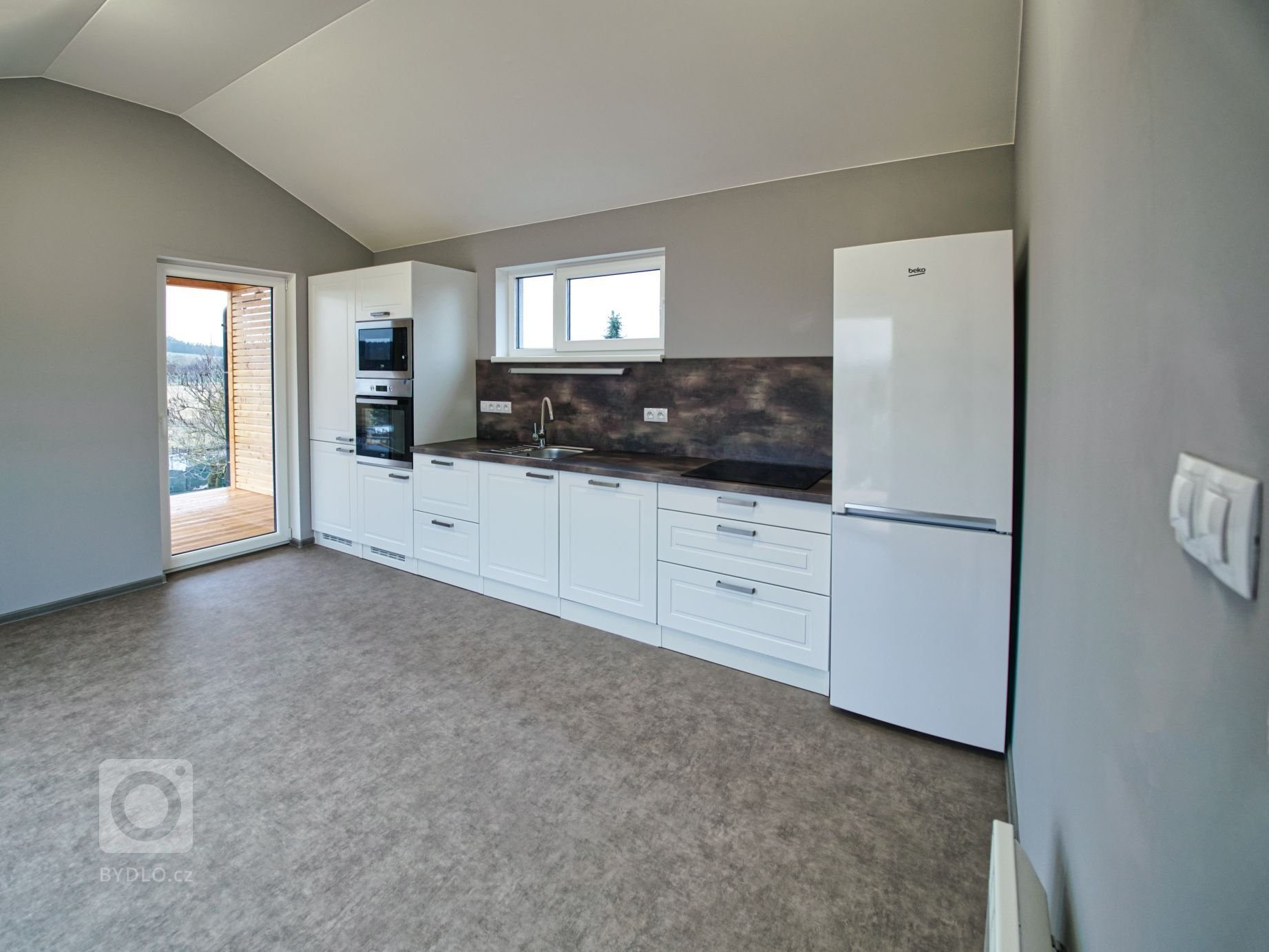 Dřevostavbu Easy 40 jsme postavili na velmi svažitém pozemku v&nbsp;Záluží, jen přes křižovatku od naší výrobní haly. Po dokončení stavby včetně terasy s&nbsp…