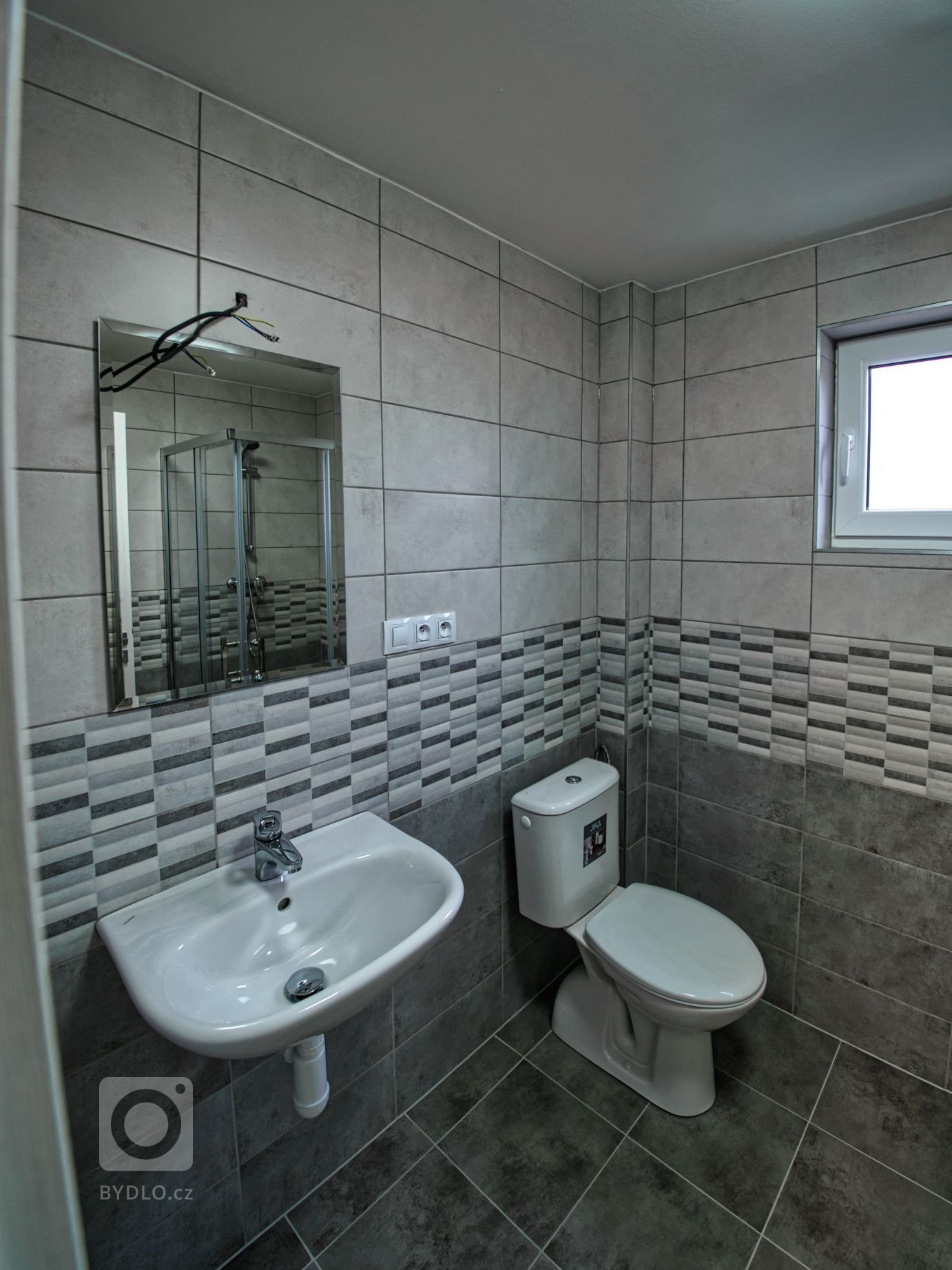 Dřevostavbu Easy 40 jsme postavili na velmi svažitém pozemku v&nbsp;Záluží, jen přes křižovatku od naší výrobní haly. Po dokončení stavby včetně terasy s&nbsp…