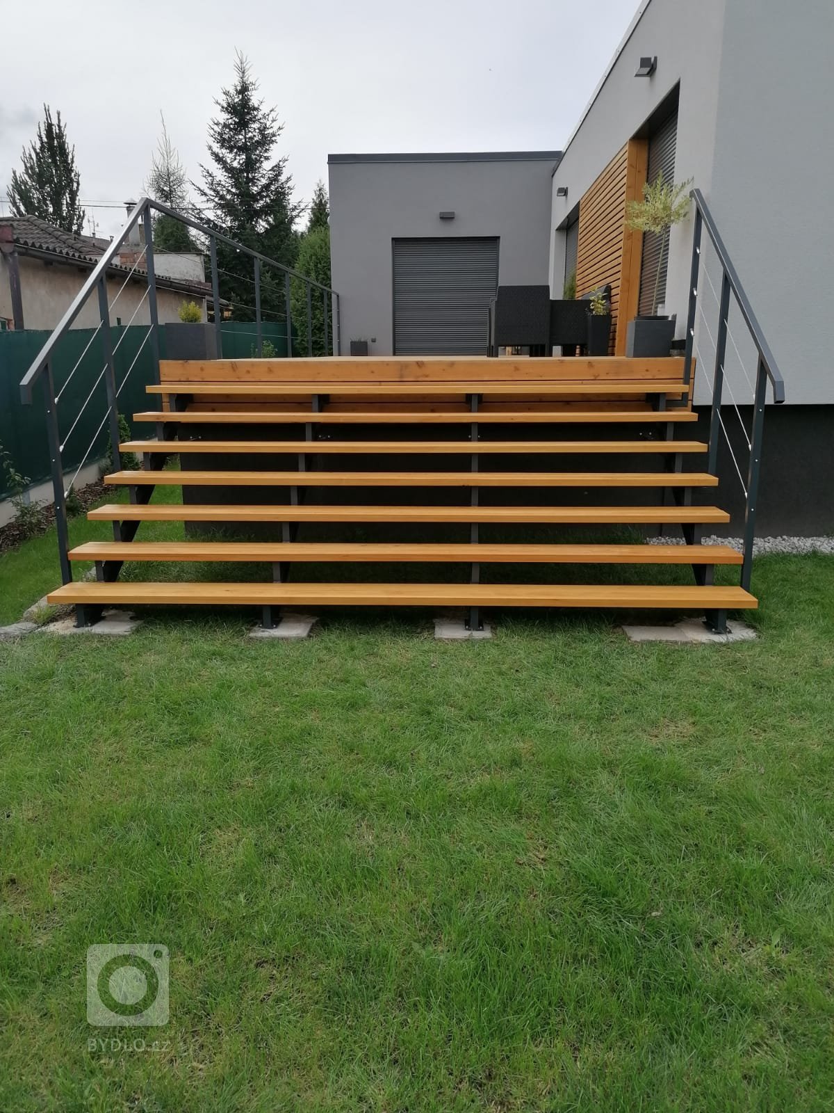 V&nbsp;loňském roce jsme postavili oblíbenou dvoumodulovou dřevostavbu, tentokráte v&nbsp;menším provedení Easy 40+40 v&nbsp;obci Břasy na Rokycansku, ale i na…