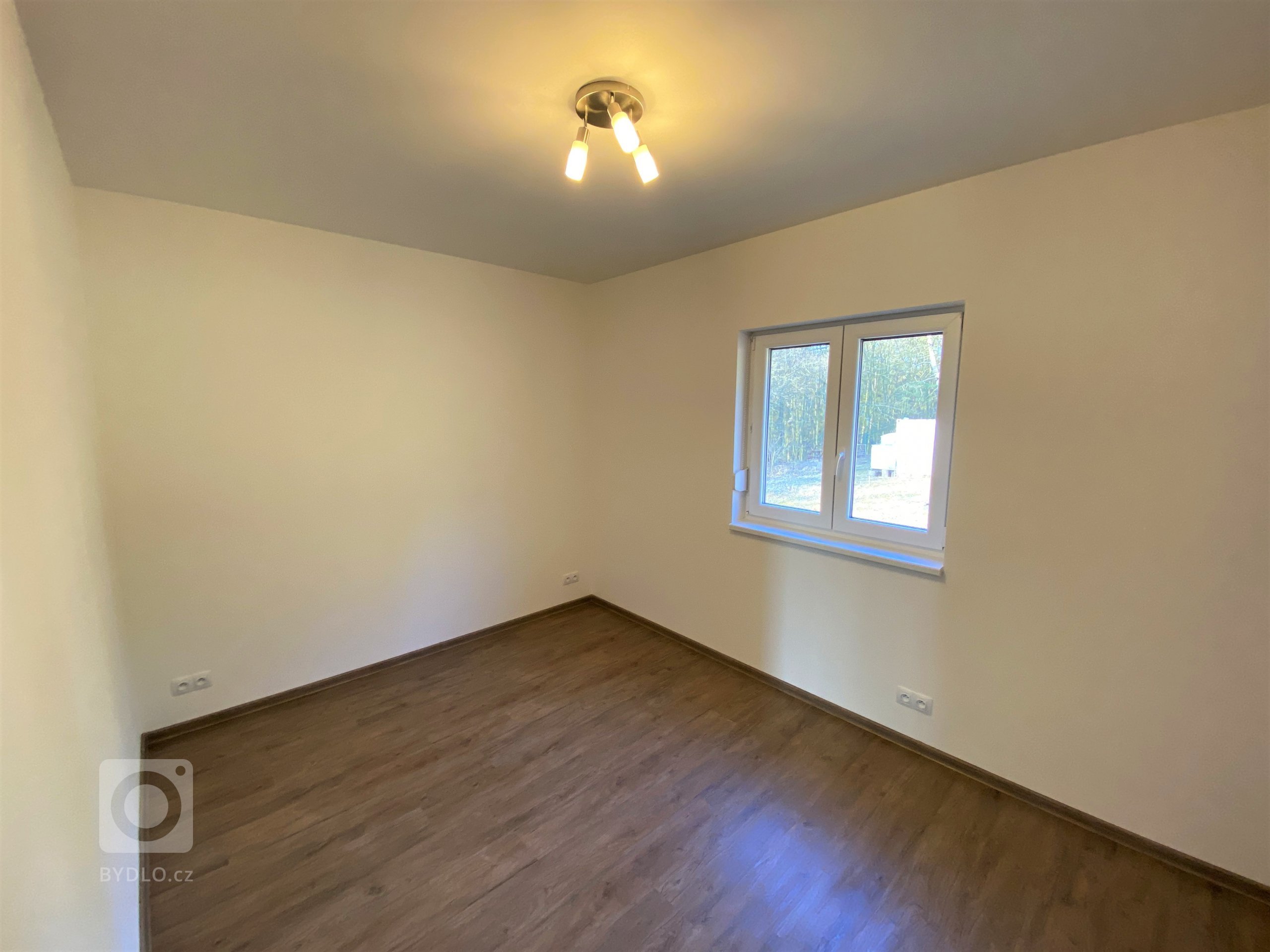 V menší obci Myslinka v okrese Plzeň &ndash; sever jsme zhotovili dřevostavbu o rozměrech 14,3x4,7m, která vznikla prodloužením a rozšířením naší typové Easy…