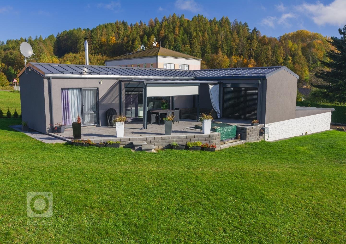 Před čtyřmi lety jsme stavěli ve výrobní hale dva moduly dřevostavby Easy 44+40 a pak převáželi na dalekou cestu do obce Písařov v&nbsp;Olomouckém kraji. Kvůli…