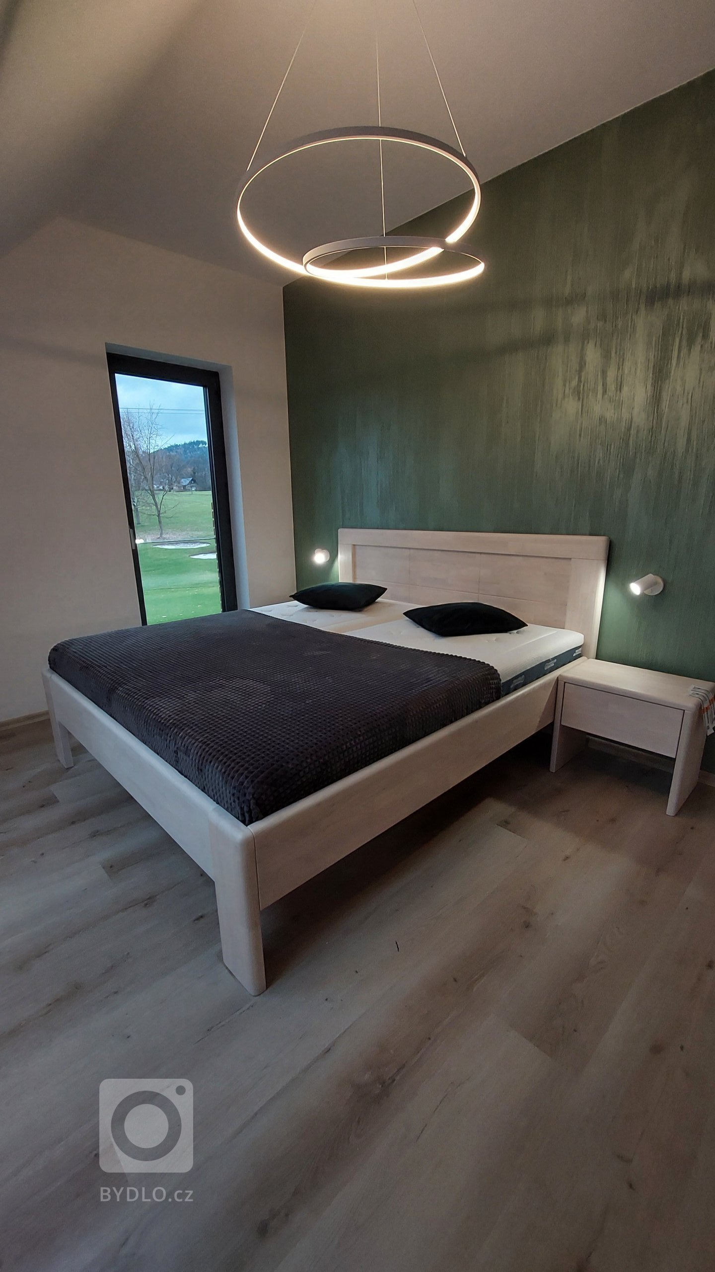 Manželská postel z masivního malajského dubu. Model GRANDE