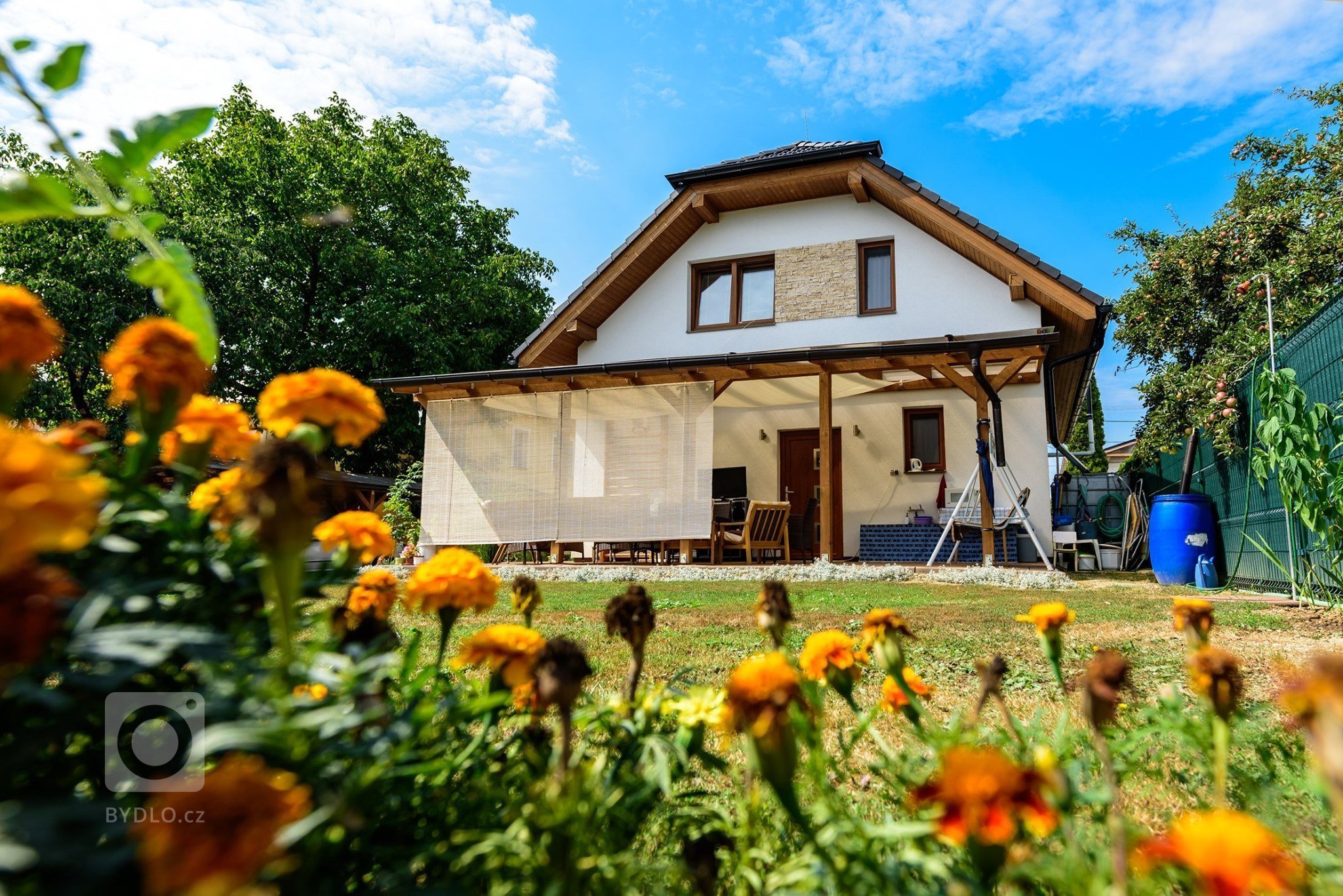 Dvoupatrový dům pro větší rodinu 5+KK , který&nbsp;jsme postavili v krásné obci Nováčady na Slovensku. Užitná plocha domu je&nbsp;104,6 m2&nbsp;a zastavěná…