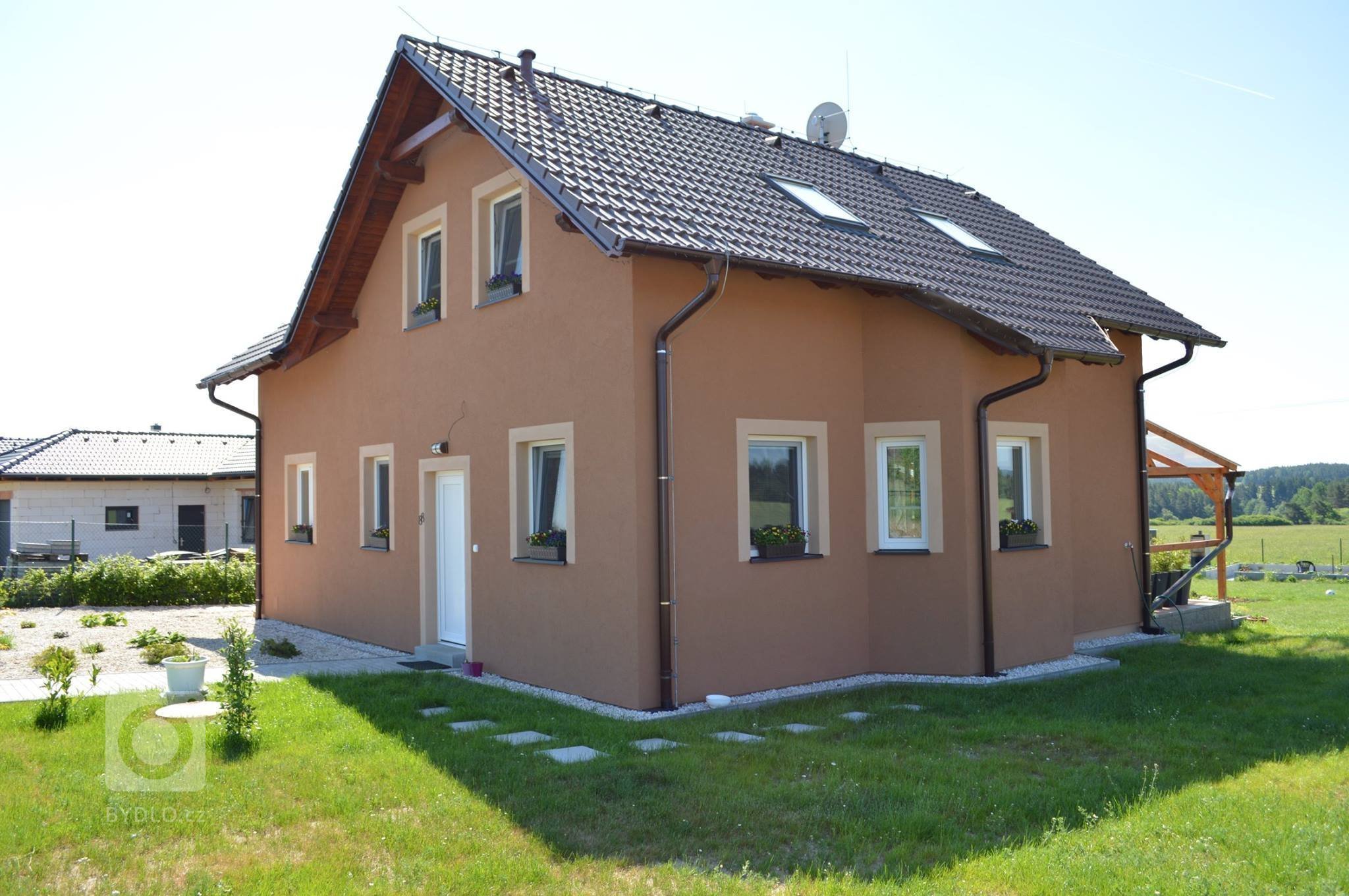 Ekonomik 14

&nbsp;

Krásný dům v Plzeňském kraji typu Ekonomik 14 je vhodný i pro větší rodiny. Dvoupatrový dům 5+1 má užitnou plochu 128 m2, a celkovou…