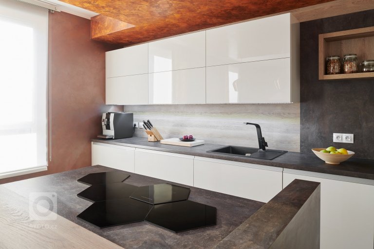 add picture to album