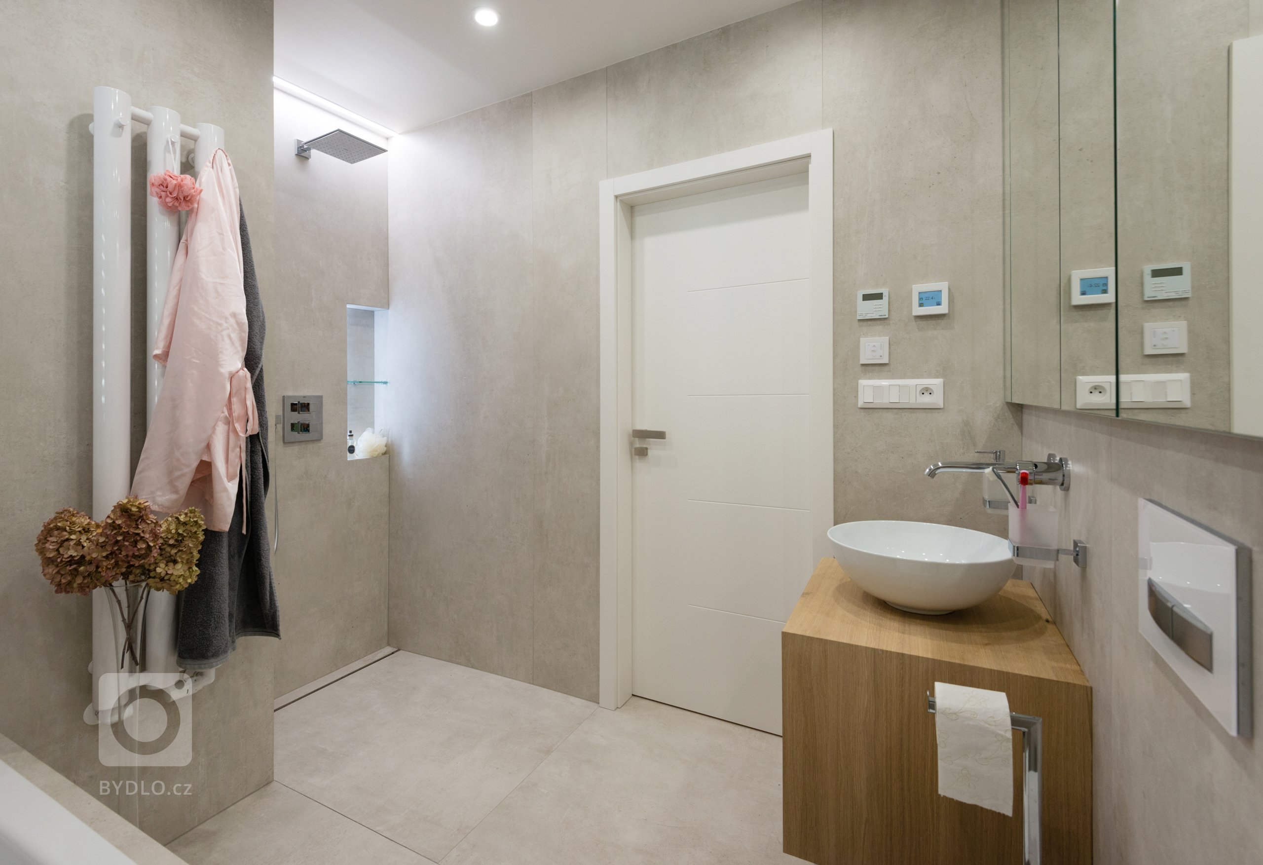 Strohý interiér bytu mladej manažérky bez zbytočnej romantiky a provokácie.&nbsp;

Prívlastok WoodLady má tento výnimočný dizajn na mieru pre mladú dámu s…