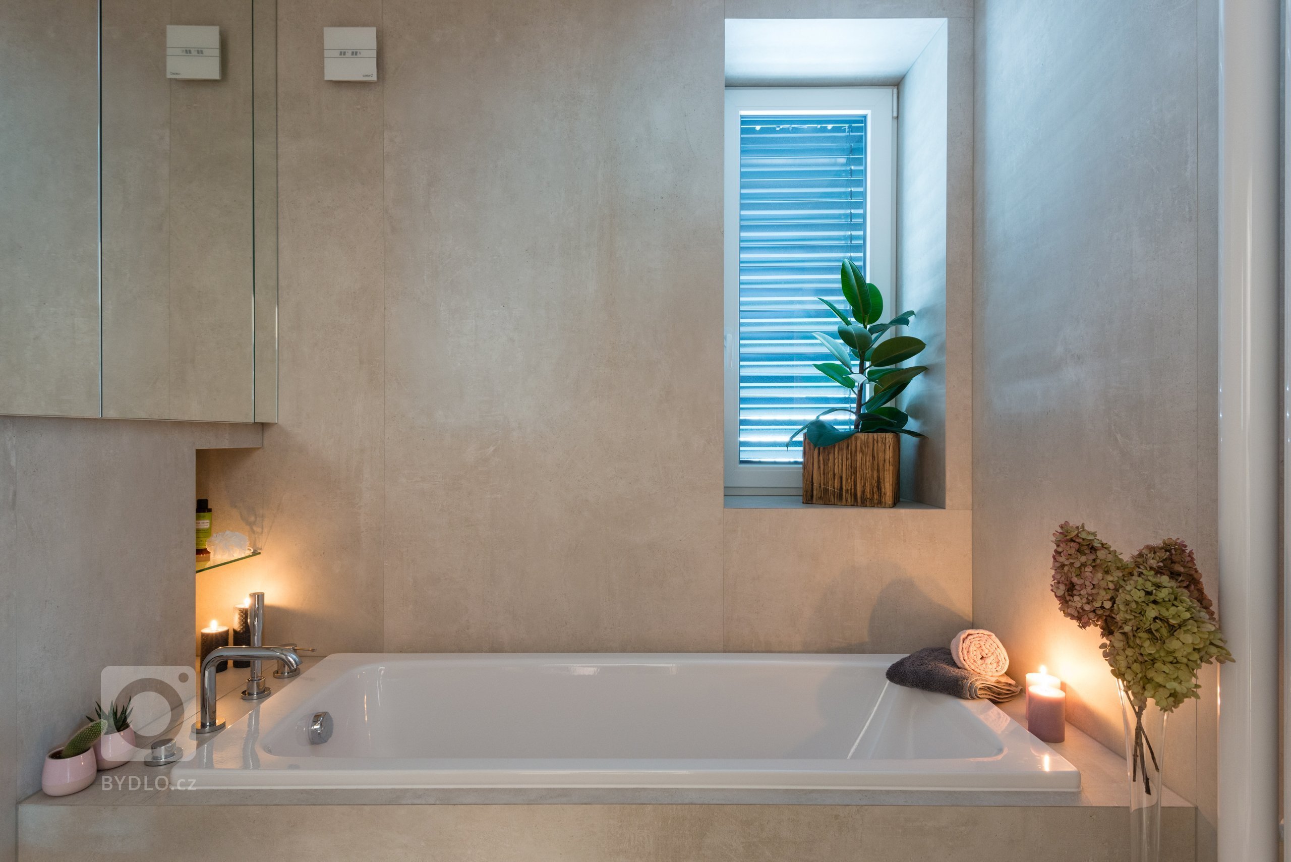 Strohý interiér bytu mladej manažérky bez zbytočnej romantiky a provokácie.&nbsp;

Prívlastok WoodLady má tento výnimočný dizajn na mieru pre mladú dámu s…