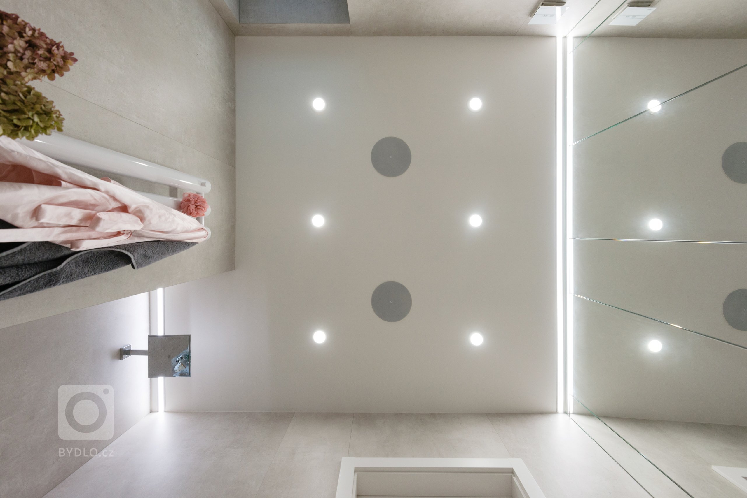 Strohý interiér bytu mladej manažérky bez zbytočnej romantiky a provokácie.&nbsp;

Prívlastok WoodLady má tento výnimočný dizajn na mieru pre mladú dámu s…