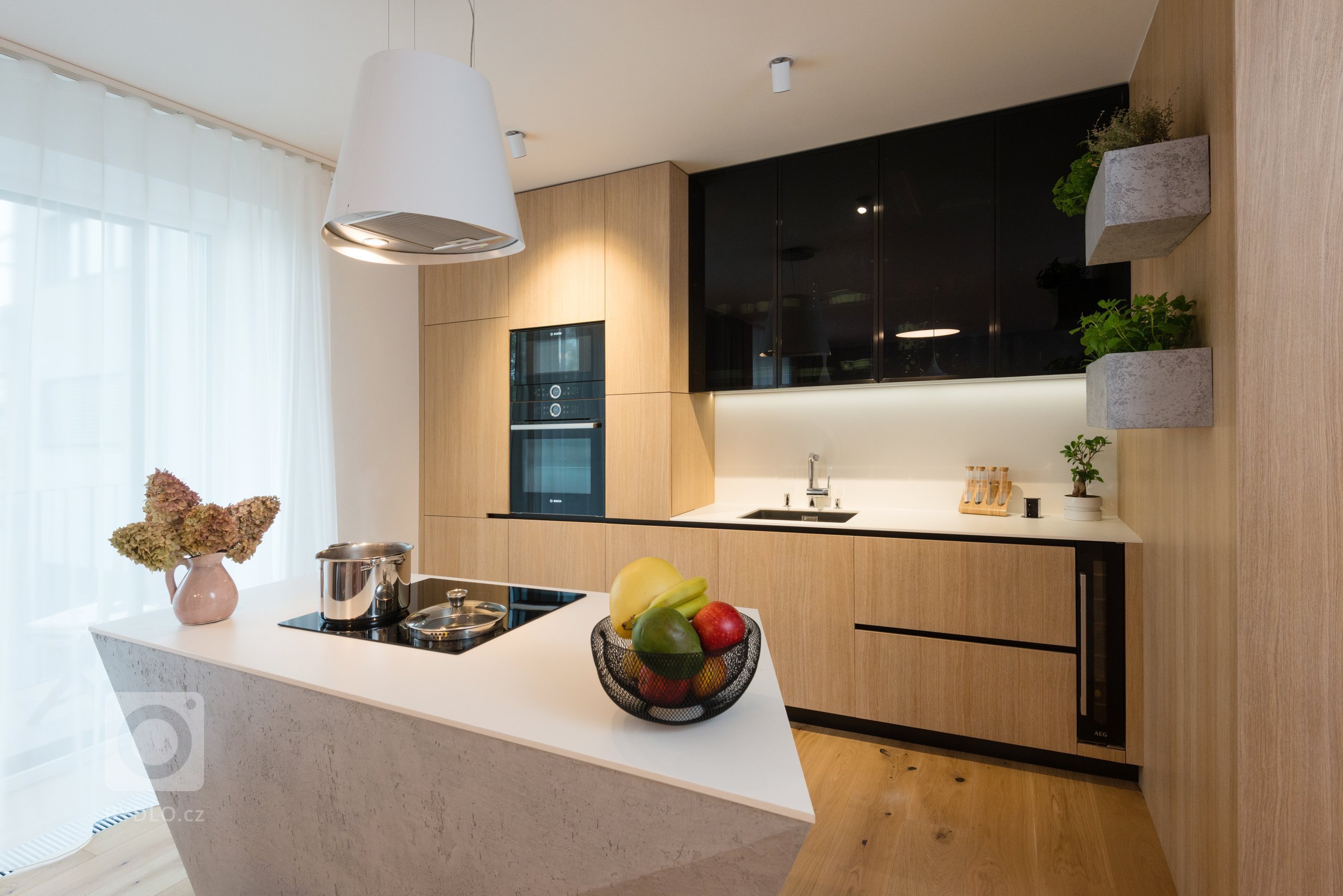 Strohý interiér bytu mladej manažérky bez zbytočnej romantiky a provokácie.&nbsp;

Prívlastok WoodLady má tento výnimočný dizajn na mieru pre mladú dámu s…