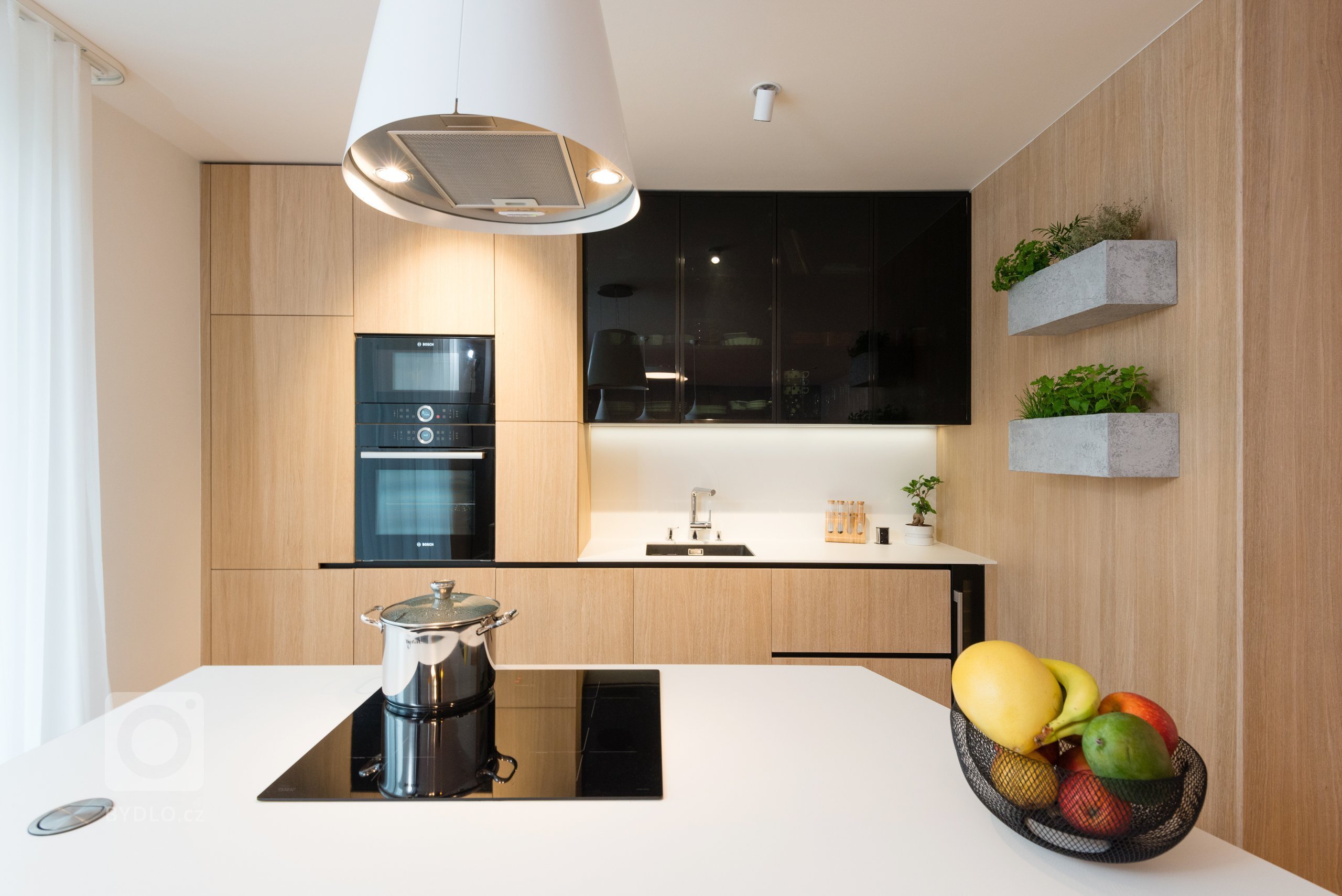 Strohý interiér bytu mladej manažérky bez zbytočnej romantiky a provokácie.&nbsp;

Prívlastok WoodLady má tento výnimočný dizajn na mieru pre mladú dámu s…