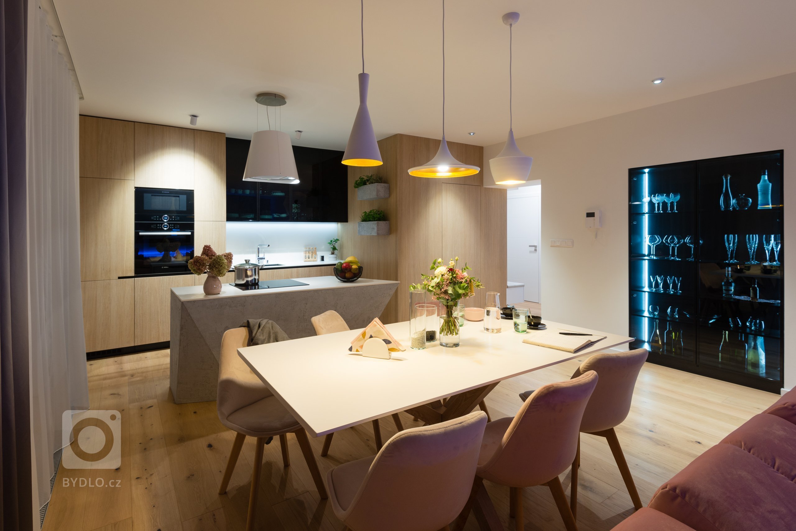 Strohý interiér bytu mladej manažérky bez zbytočnej romantiky a provokácie.&nbsp;

Prívlastok WoodLady má tento výnimočný dizajn na mieru pre mladú dámu s…