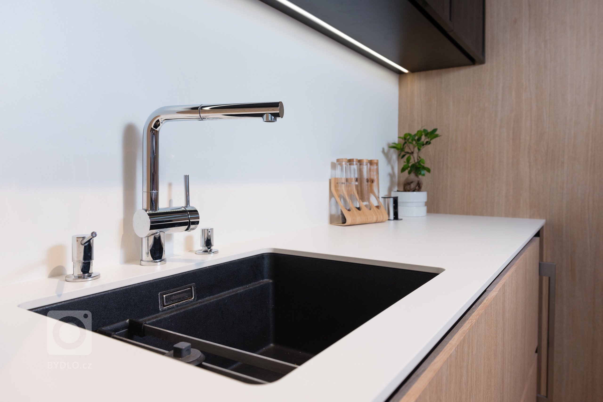 Strohý interiér bytu mladej manažérky bez zbytočnej romantiky a provokácie.&nbsp;

Prívlastok WoodLady má tento výnimočný dizajn na mieru pre mladú dámu s…