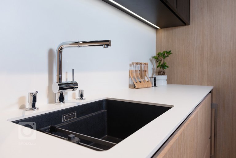 add picture to album