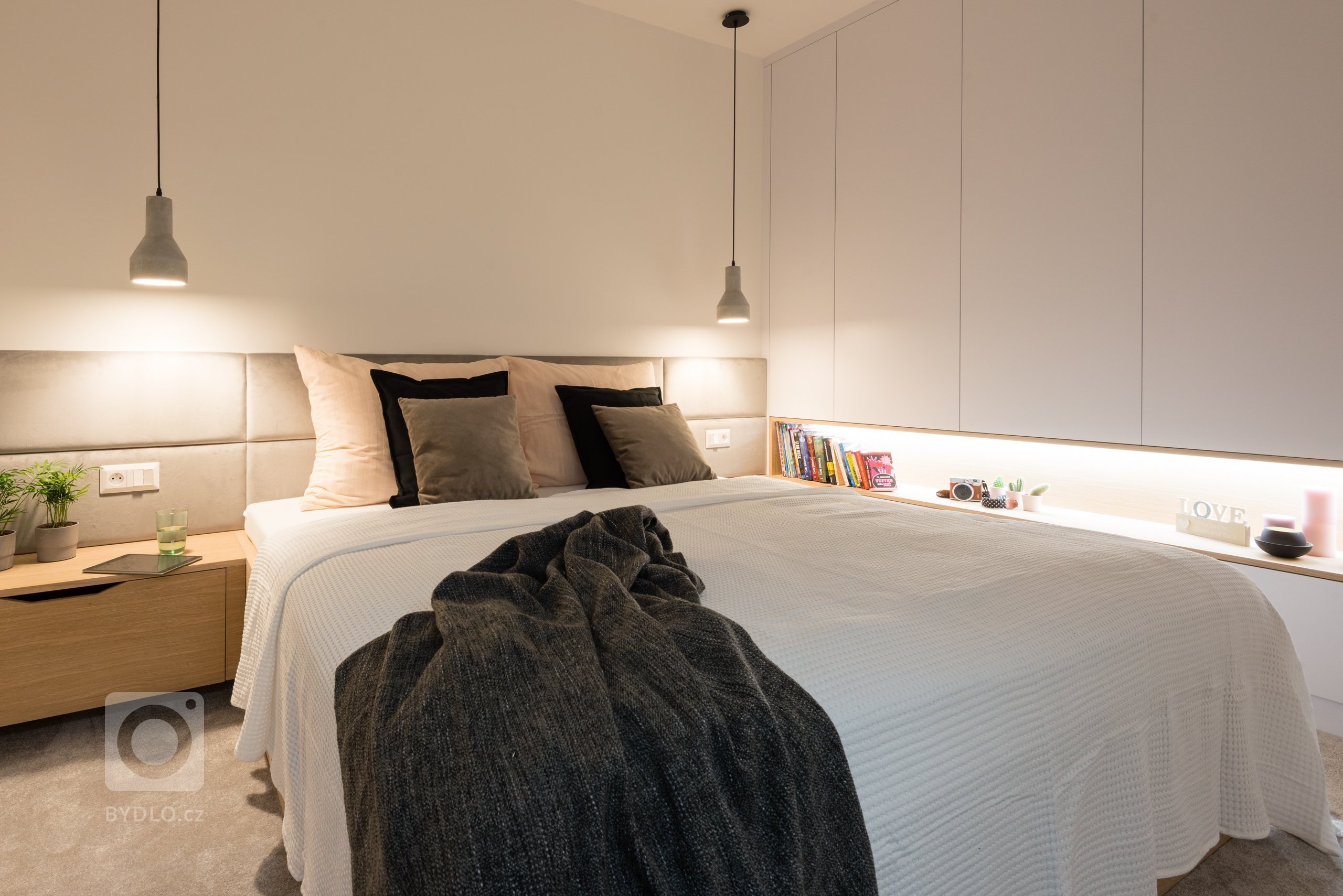 Strohý interiér bytu mladej manažérky bez zbytočnej romantiky a provokácie.&nbsp;

Prívlastok WoodLady má tento výnimočný dizajn na mieru pre mladú dámu s…