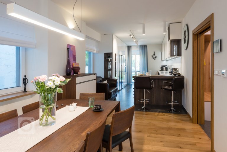 add picture to album