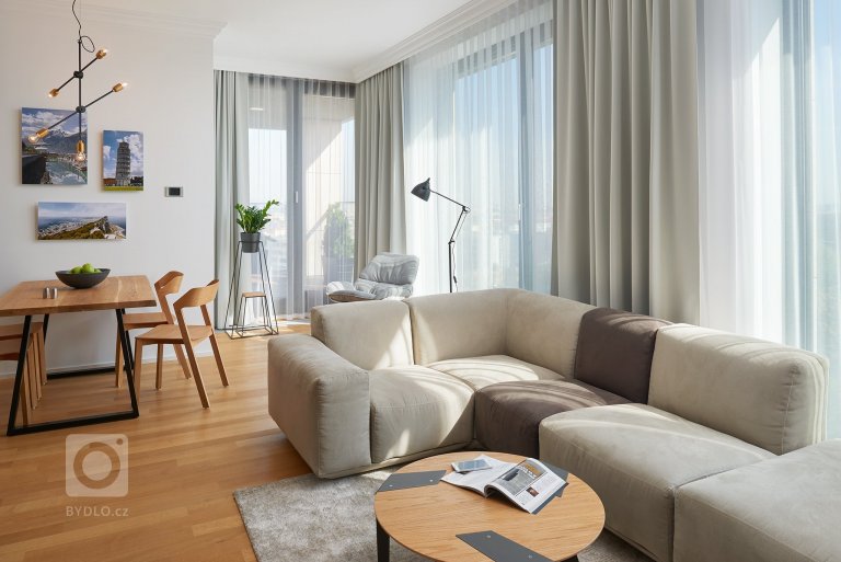 add picture to album