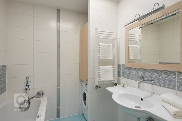 add picture to album