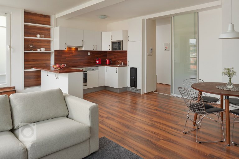 add picture to album