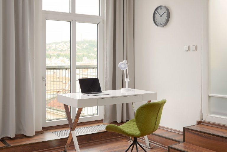 Realizace bytu, která plynule navazovala na již fungující projekt (Byt ke krátkodobým pronájmům I).

Předmětem projektu byl opět dvoupokojový byt s…