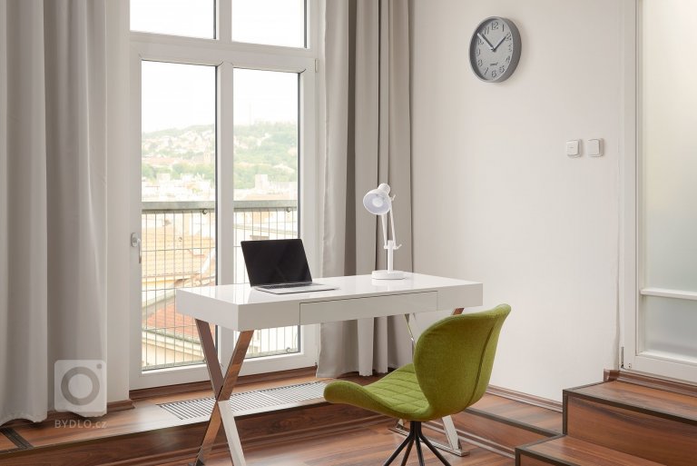 add picture to album