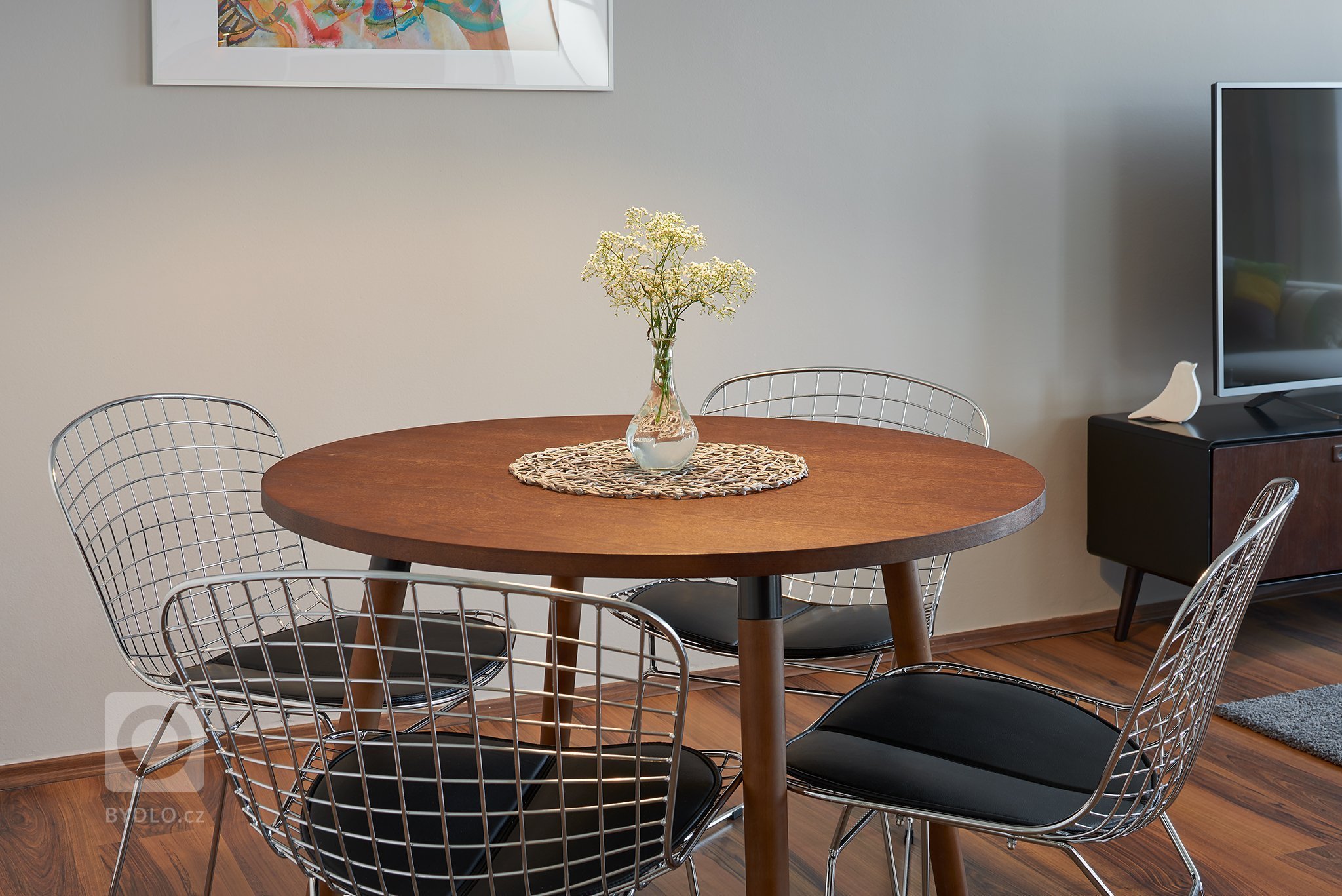 Realizace bytu, která plynule navazovala na již fungující projekt (Byt ke krátkodobým pronájmům I).

Předmětem projektu byl opět dvoupokojový byt s…