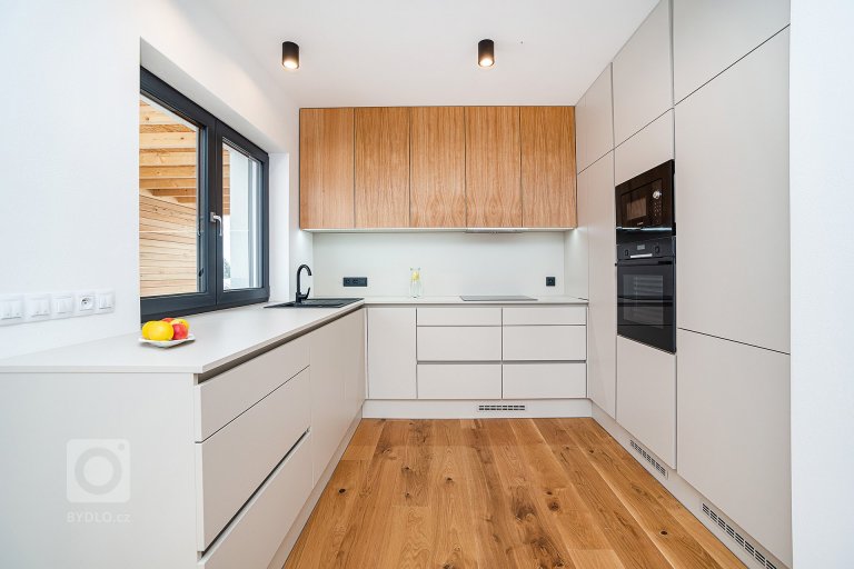 add picture to album