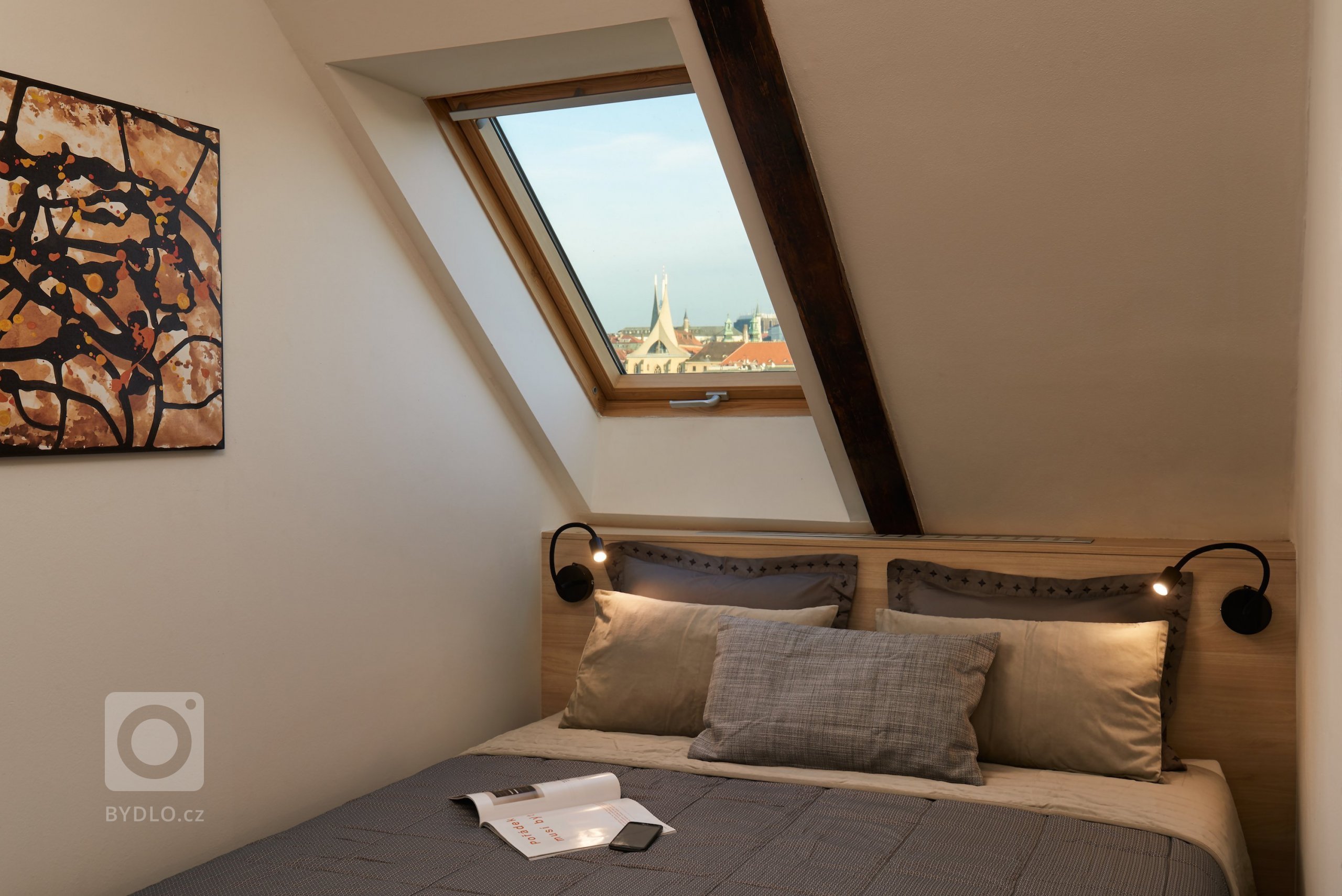 Přáním klienta bylo vytvořit neutrální, příjemný prostor s domácí atmosférou. Interiérové vybavení bylo potřeba do jisté míry podřídit stávajícímu zařízení …