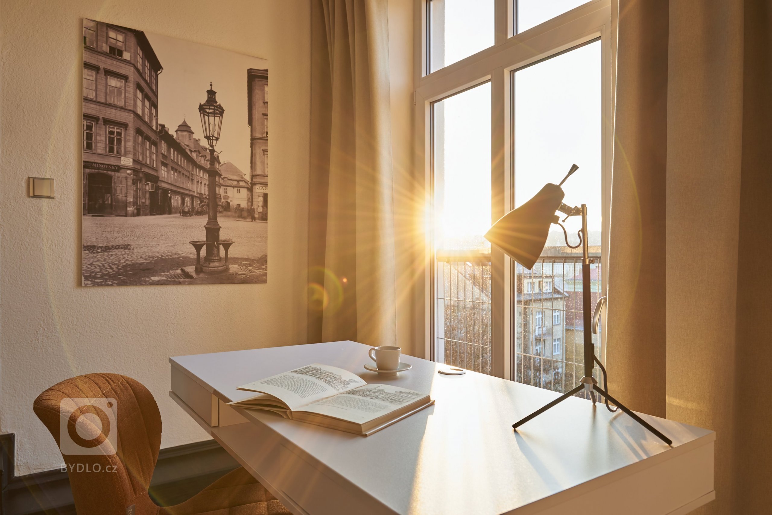 Přáním klienta bylo vytvořit neutrální, příjemný prostor s domácí atmosférou. Interiérové vybavení bylo potřeba do jisté míry podřídit stávajícímu zařízení …