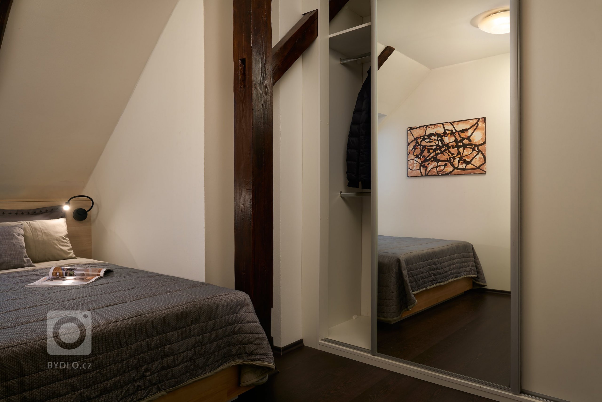 Přáním klienta bylo vytvořit neutrální, příjemný prostor s domácí atmosférou. Interiérové vybavení bylo potřeba do jisté míry podřídit stávajícímu zařízení …