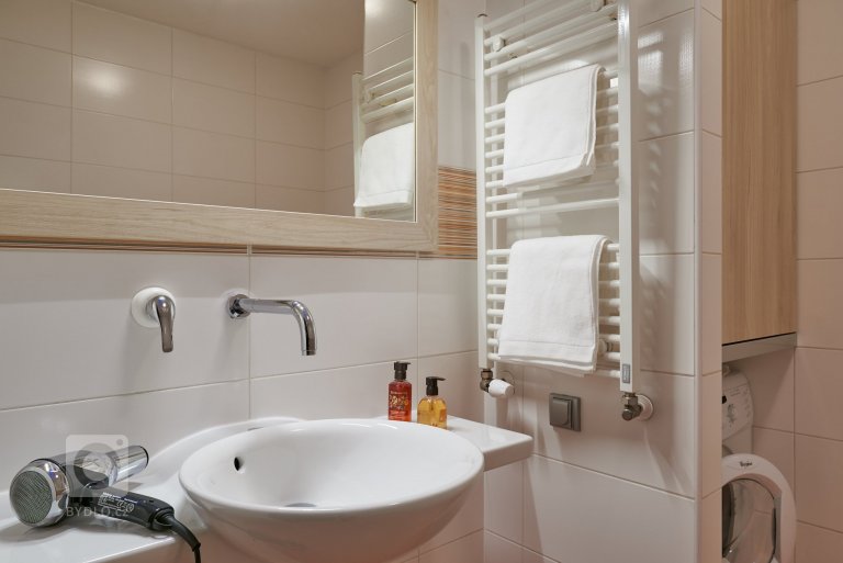 add picture to album