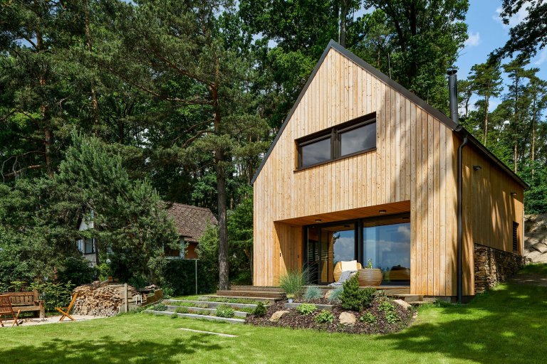 Chata po prarodičích měla již své nejlepší roky za sebou a vyžadovala kompletní rekonstrukci. Po dlouhém zvažování bylo nakonec majitelem rozhodnuto, že místo…